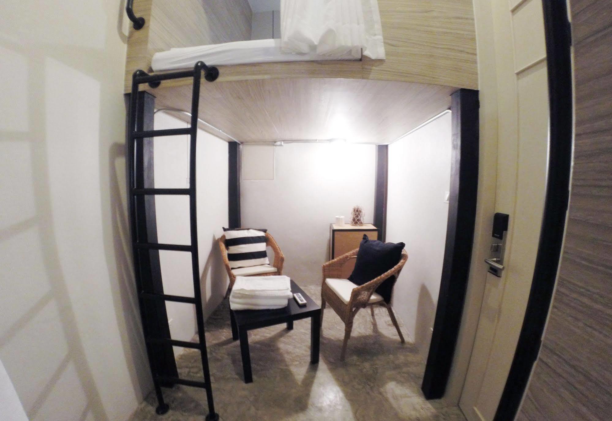 Slumber Bangkok Soi 1 Hostel Luaran gambar